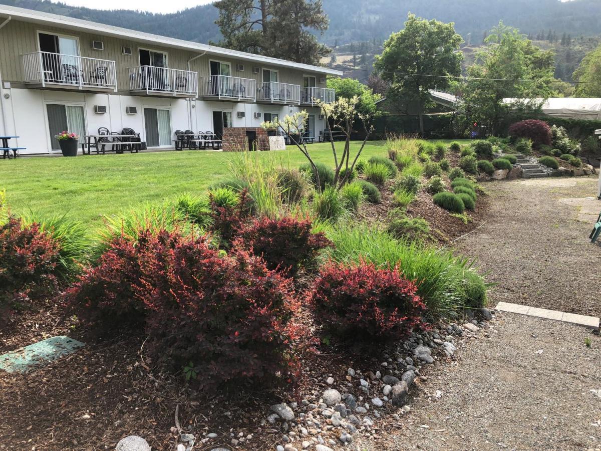 Holiday Beach Resort Motel Okanagan Falls 외부 사진