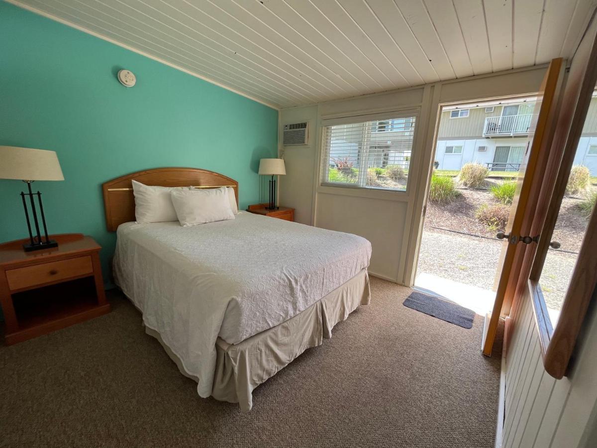 Holiday Beach Resort Motel Okanagan Falls 외부 사진