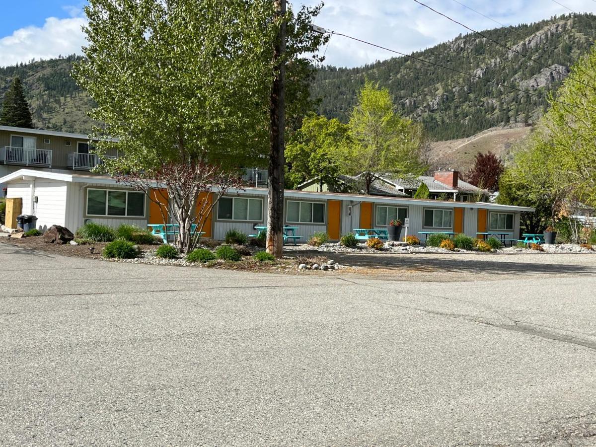 Holiday Beach Resort Motel Okanagan Falls 외부 사진