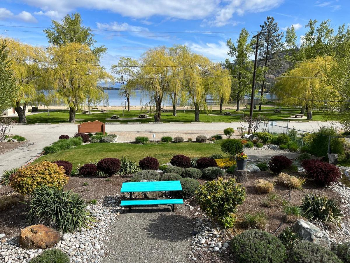 Holiday Beach Resort Motel Okanagan Falls 외부 사진