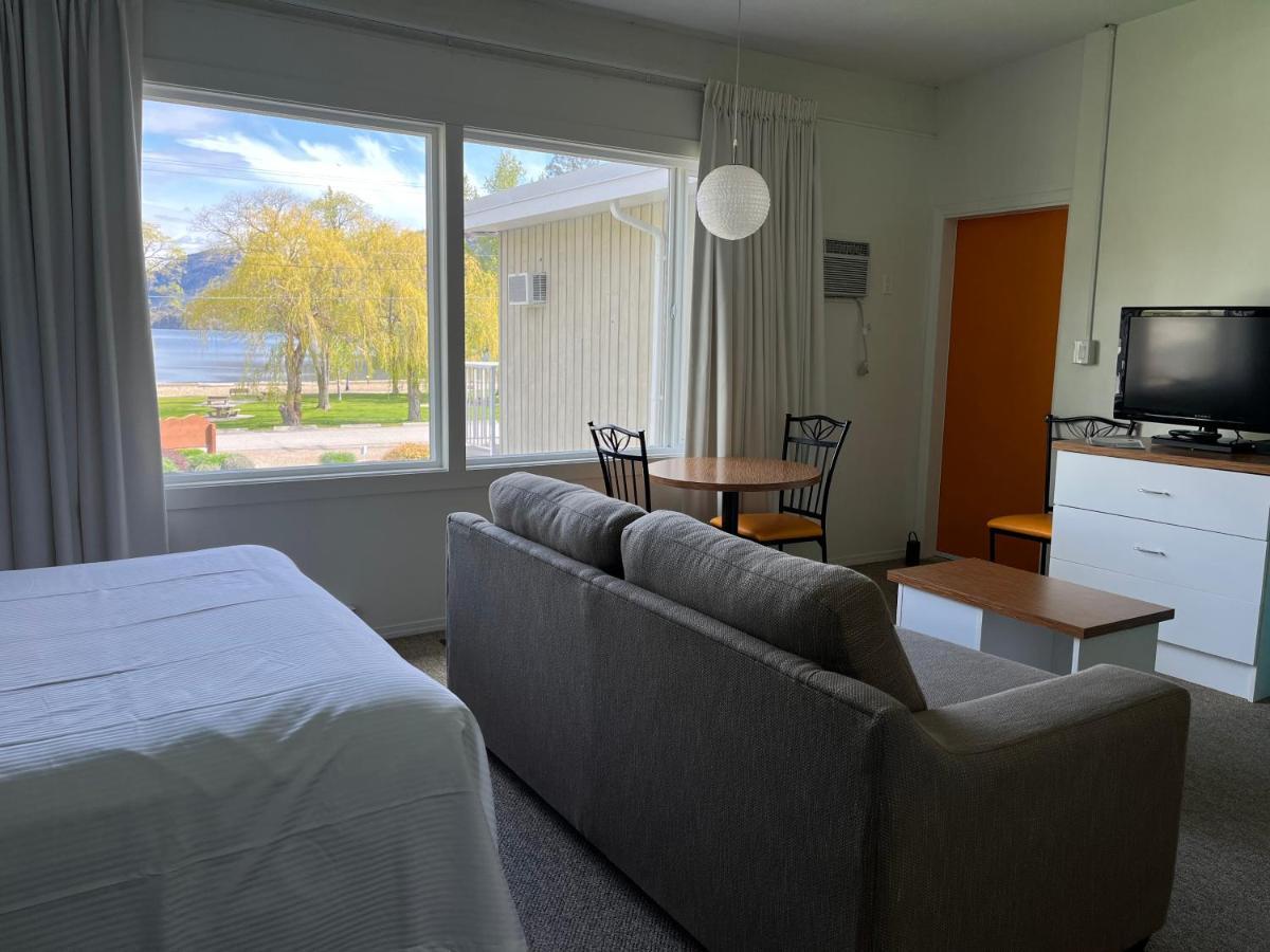 Holiday Beach Resort Motel Okanagan Falls 외부 사진