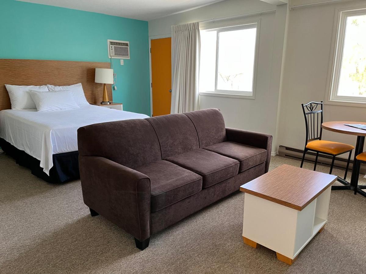 Holiday Beach Resort Motel Okanagan Falls 외부 사진