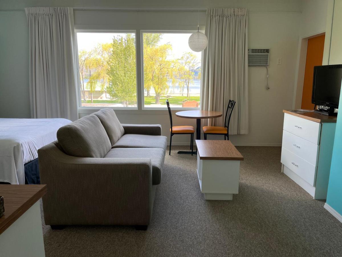Holiday Beach Resort Motel Okanagan Falls 외부 사진