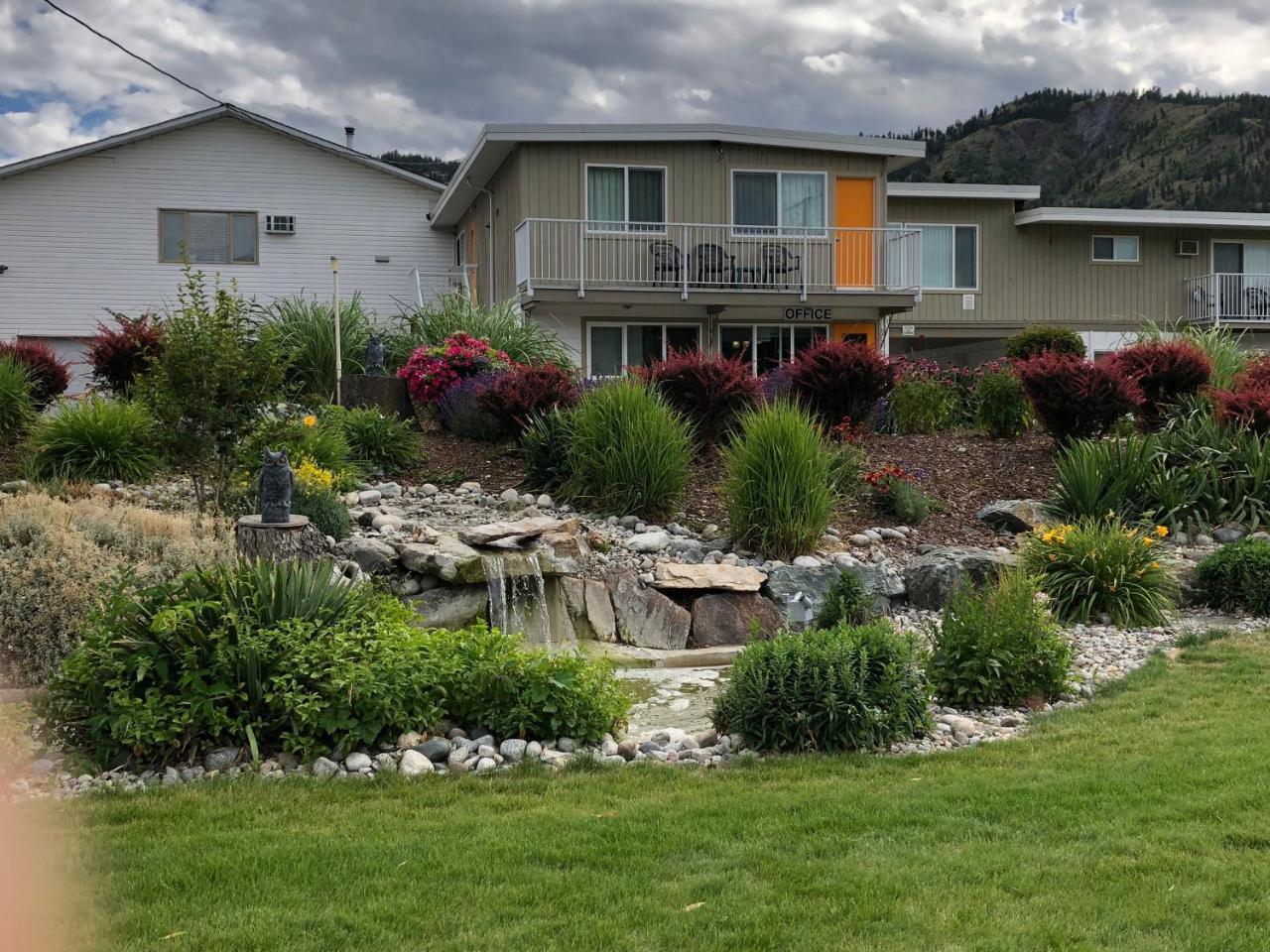 Holiday Beach Resort Motel Okanagan Falls 외부 사진