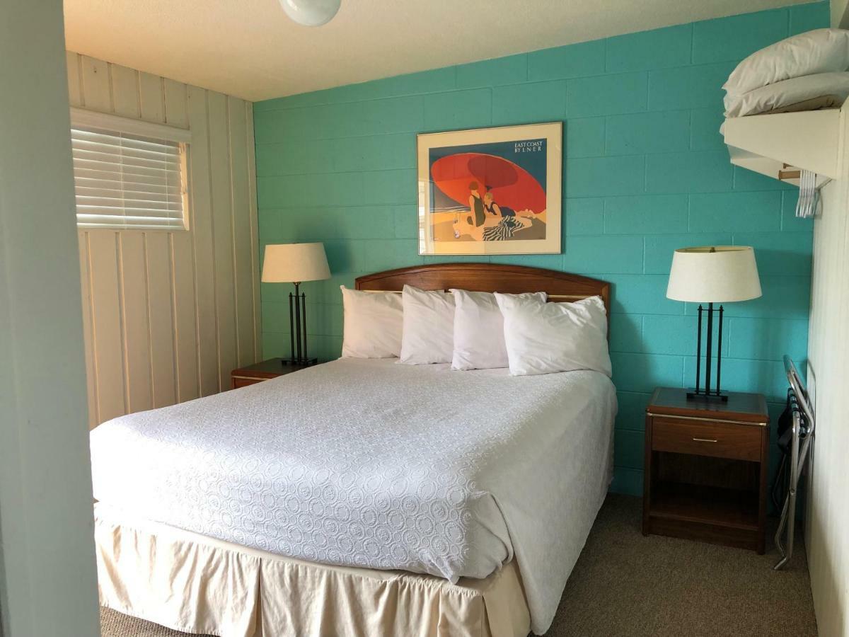 Holiday Beach Resort Motel Okanagan Falls 외부 사진