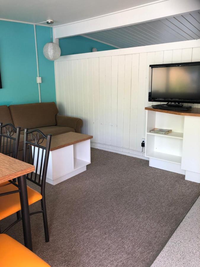 Holiday Beach Resort Motel Okanagan Falls 외부 사진