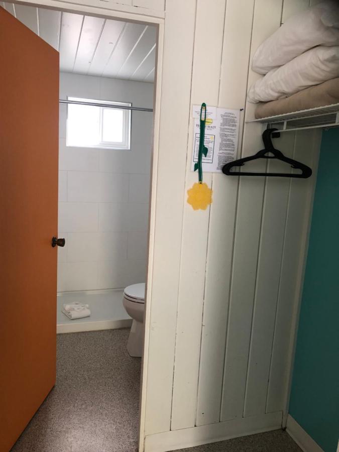 Holiday Beach Resort Motel Okanagan Falls 외부 사진