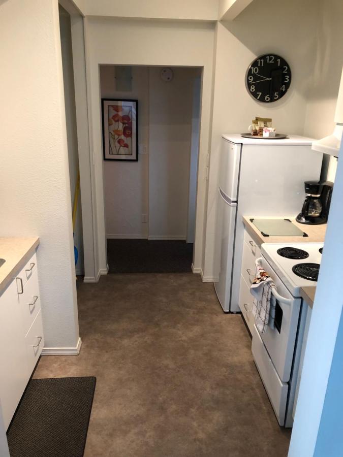 Holiday Beach Resort Motel Okanagan Falls 외부 사진