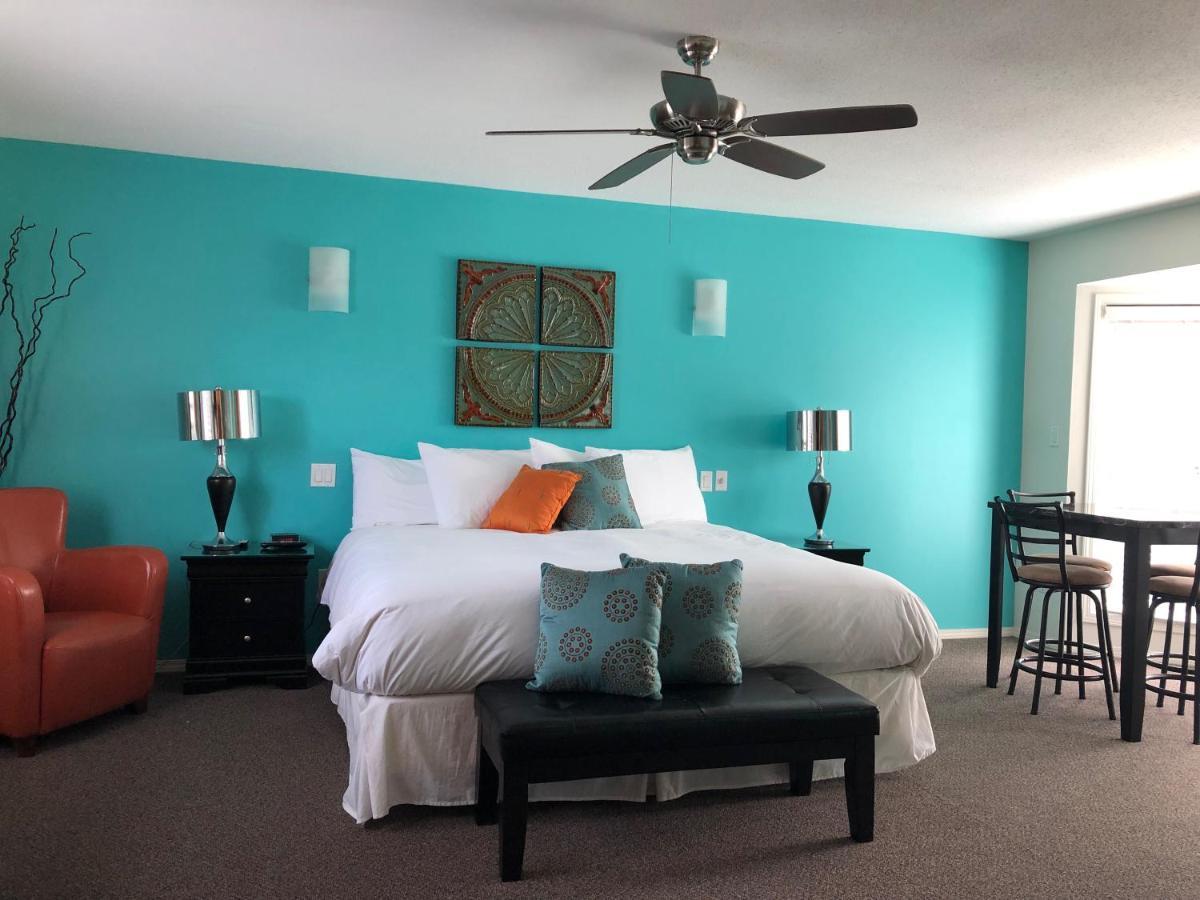 Holiday Beach Resort Motel Okanagan Falls 외부 사진