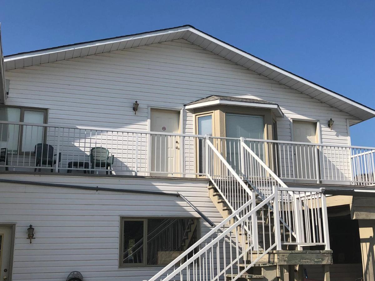 Holiday Beach Resort Motel Okanagan Falls 외부 사진