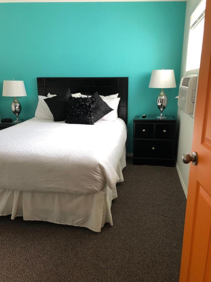Holiday Beach Resort Motel Okanagan Falls 외부 사진