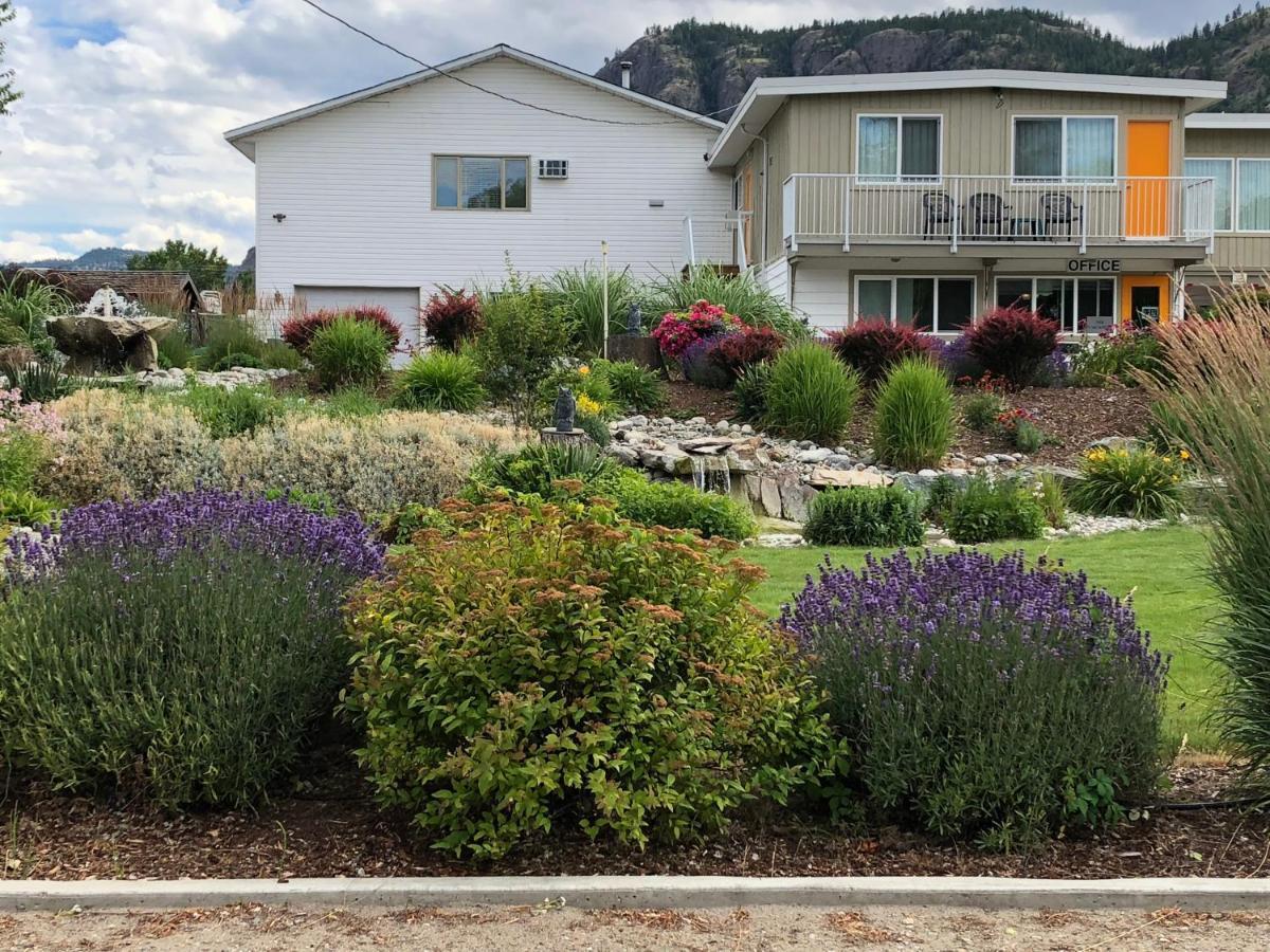 Holiday Beach Resort Motel Okanagan Falls 외부 사진