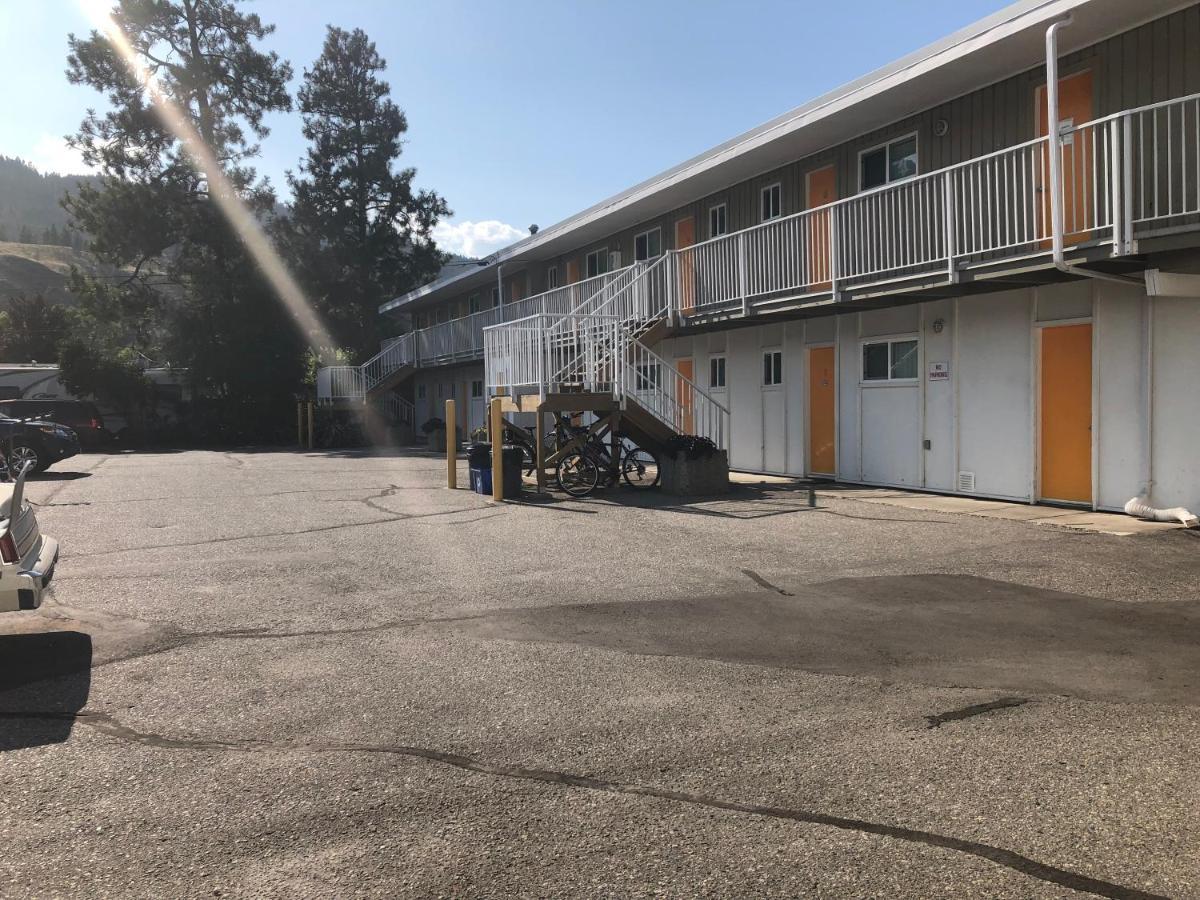 Holiday Beach Resort Motel Okanagan Falls 외부 사진