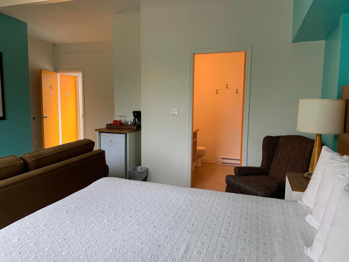 Holiday Beach Resort Motel Okanagan Falls 외부 사진